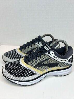 Brooks Revel Womens 1202491B155 Sz 7B Oreo-Blk/White Clean! See pics No box.